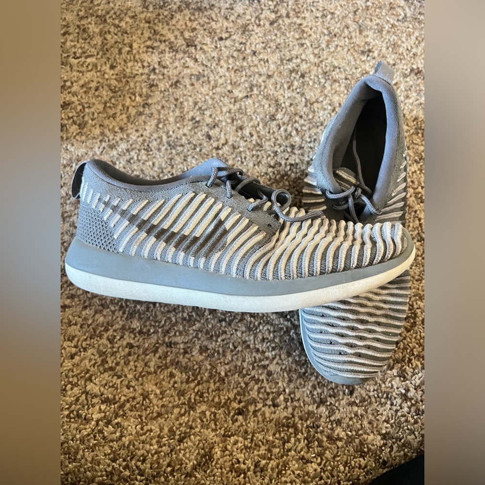 Nike grey sneakers
